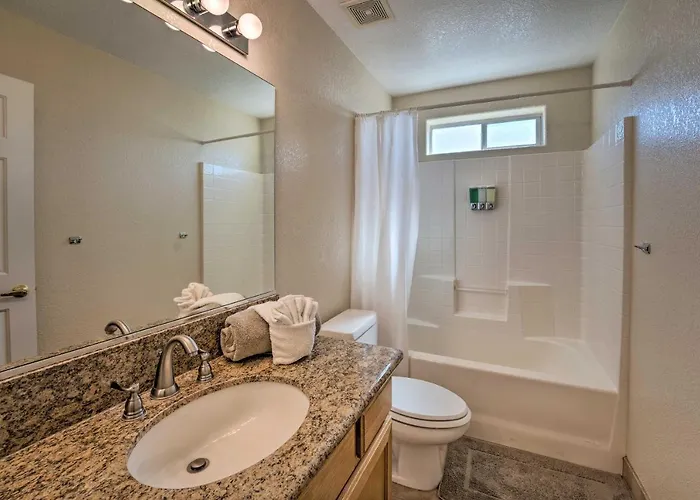 Temp-controlled Pool: Havasu Escape, Mtn View Holiday home